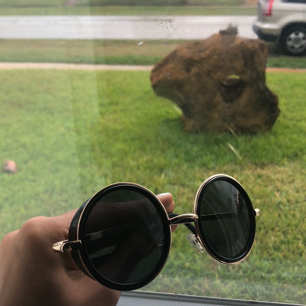 Circle glasses gold rimmed